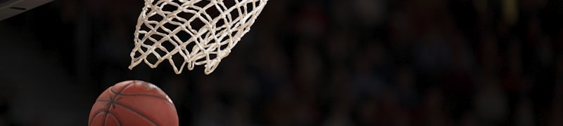 NBA金州勇士队斯蒂芬库里投中三分球的经典画面